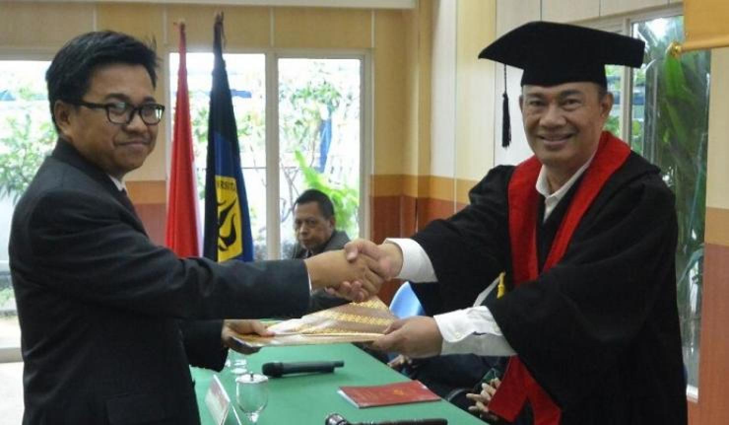 Endang Hadrian Raih Gelar Doktor dengan Predikat Cum Laude dari Usakti